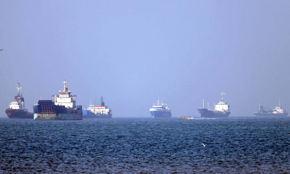 Iran cho 'hàng chục tàu Trung Quốc' đi qua eo biển Hormuz