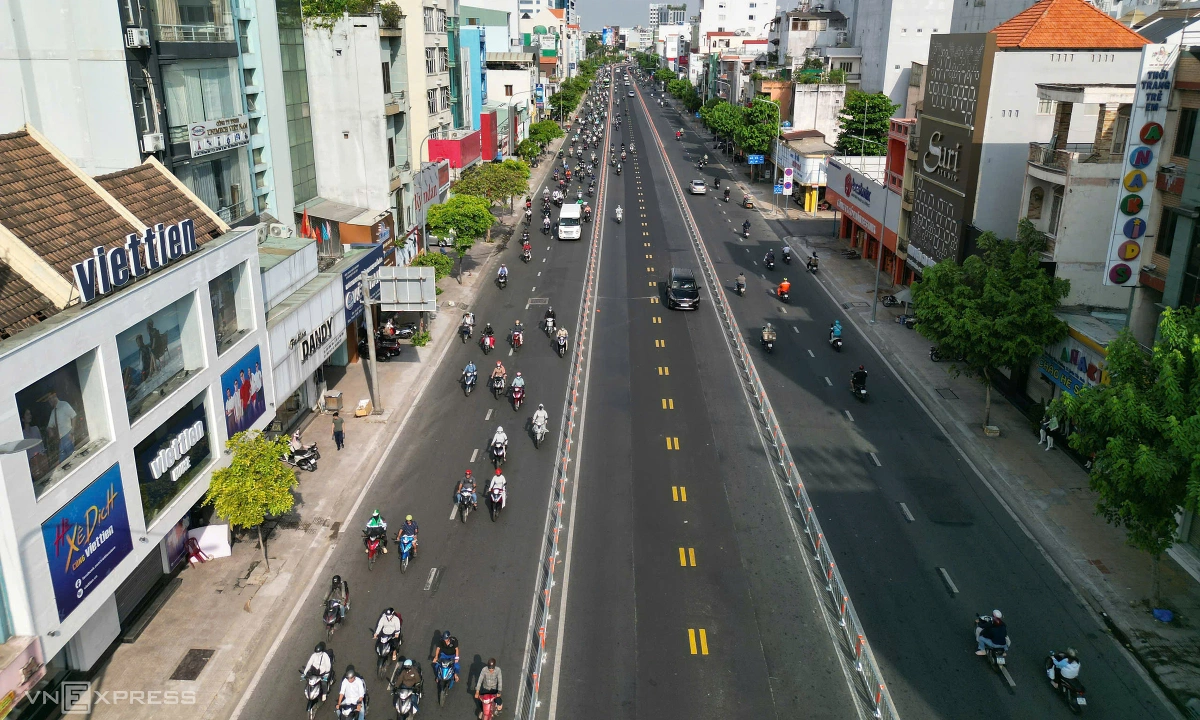 Cửa ngõ Tân Sơn Nhất thông thoáng ngày đầu phân luồng đảo chiều