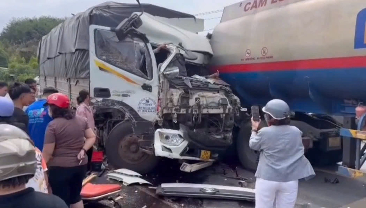 Xe bồn lấn làn gây tai nạn liên hoàn, quốc lộ 14 tê liệt
