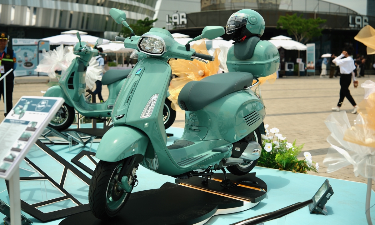 Vespa Sprint 180 mở bán tại Việt Nam, giá 121,5 triệu đồng