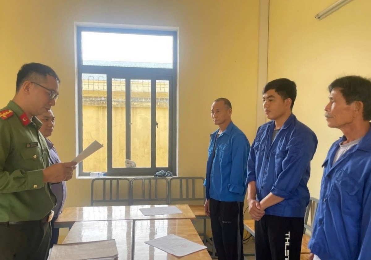 Tàng trữ hơn 1,3 tấn thuốc nổ để bán cho ngư dân