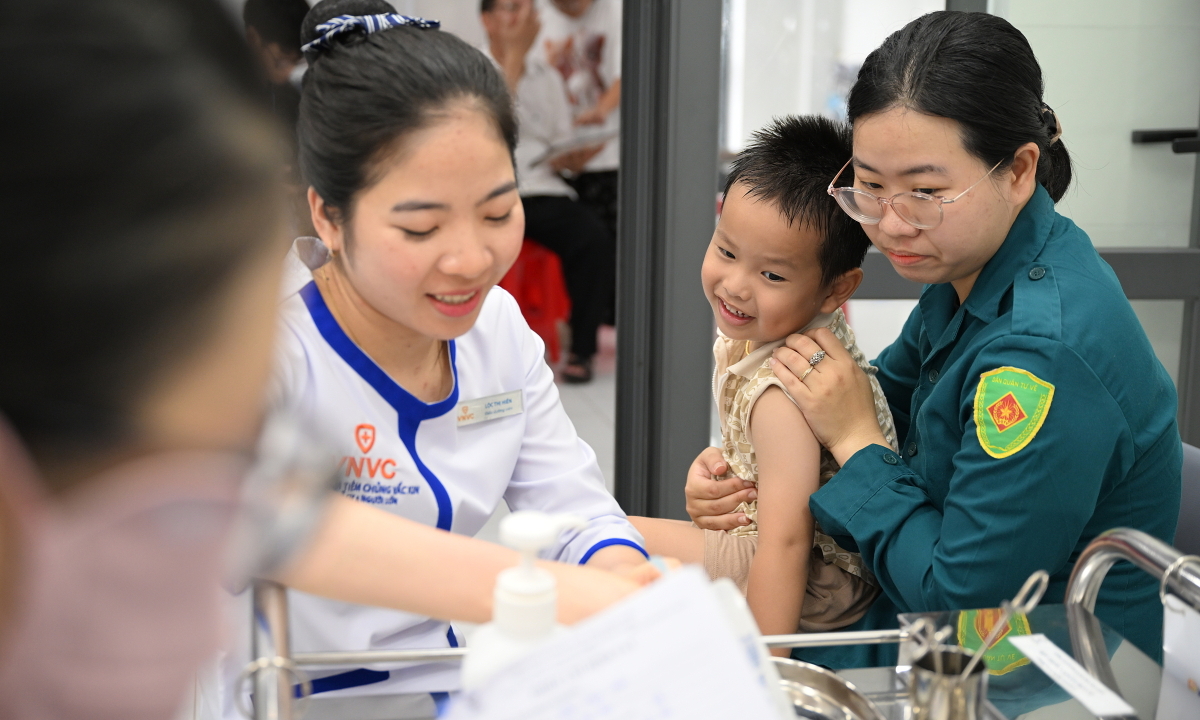 Người dân Côn Đảo được tiêm ngừa cúm miễn phí ba năm