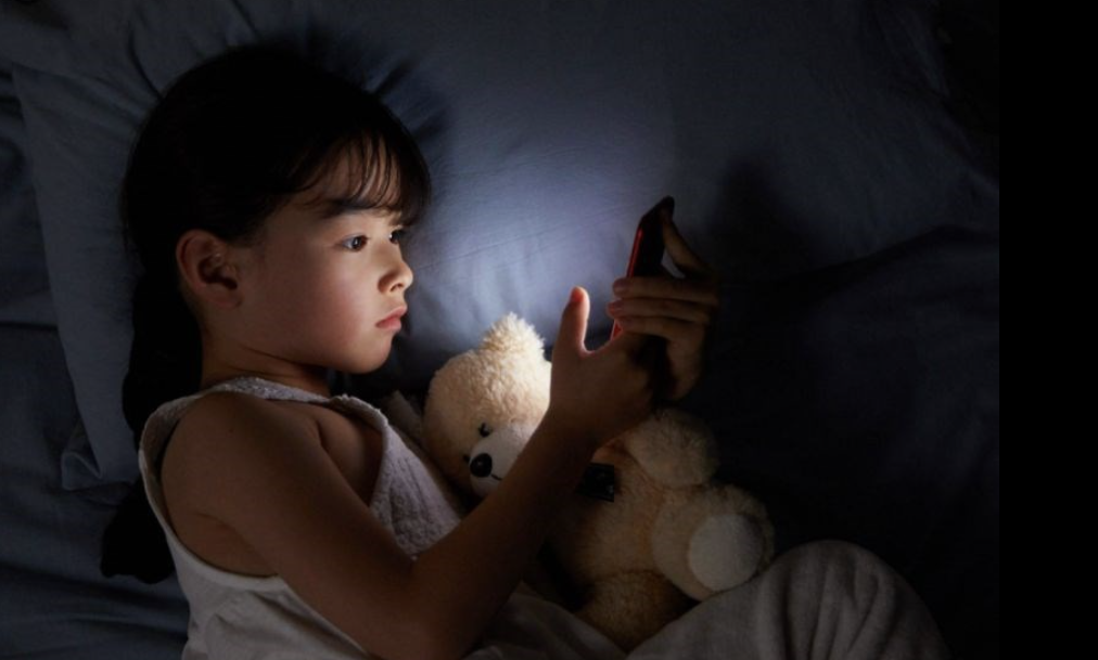 Con gái 14 tuổi lạc lối khi dùng chat bot AI 'học tiếng Anh'