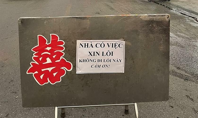 Dựng rạp đám cưới thành nỗi ám ảnh của cả phố