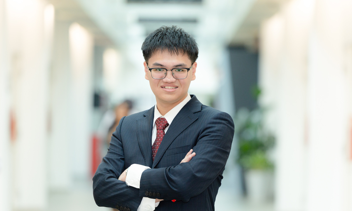 Ôm máy tính cũ chinh phục hàng chục giải lập trình khắp thế giới