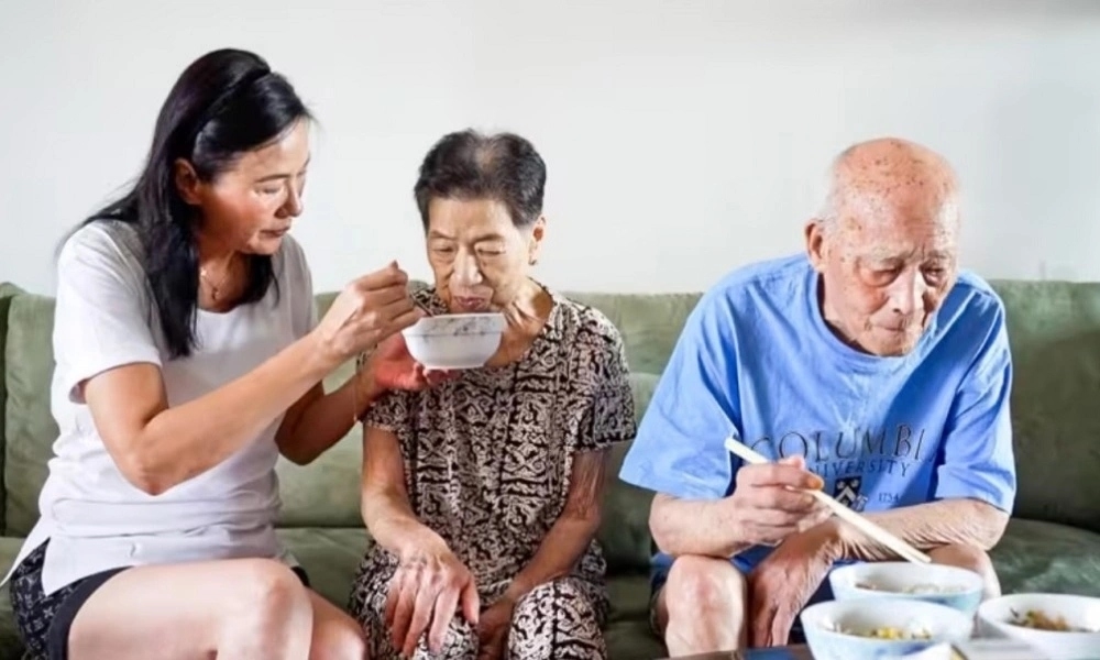 Tôi sợ cảnh con cái kiệt sức vì chăm cha mẹ già