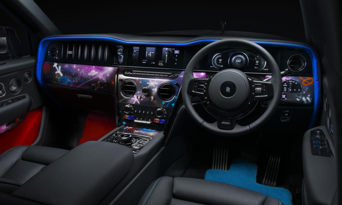 Rolls-Royce ra mắt Cullinan hợp tác cùng nghệ sĩ graffiti gốc Việt