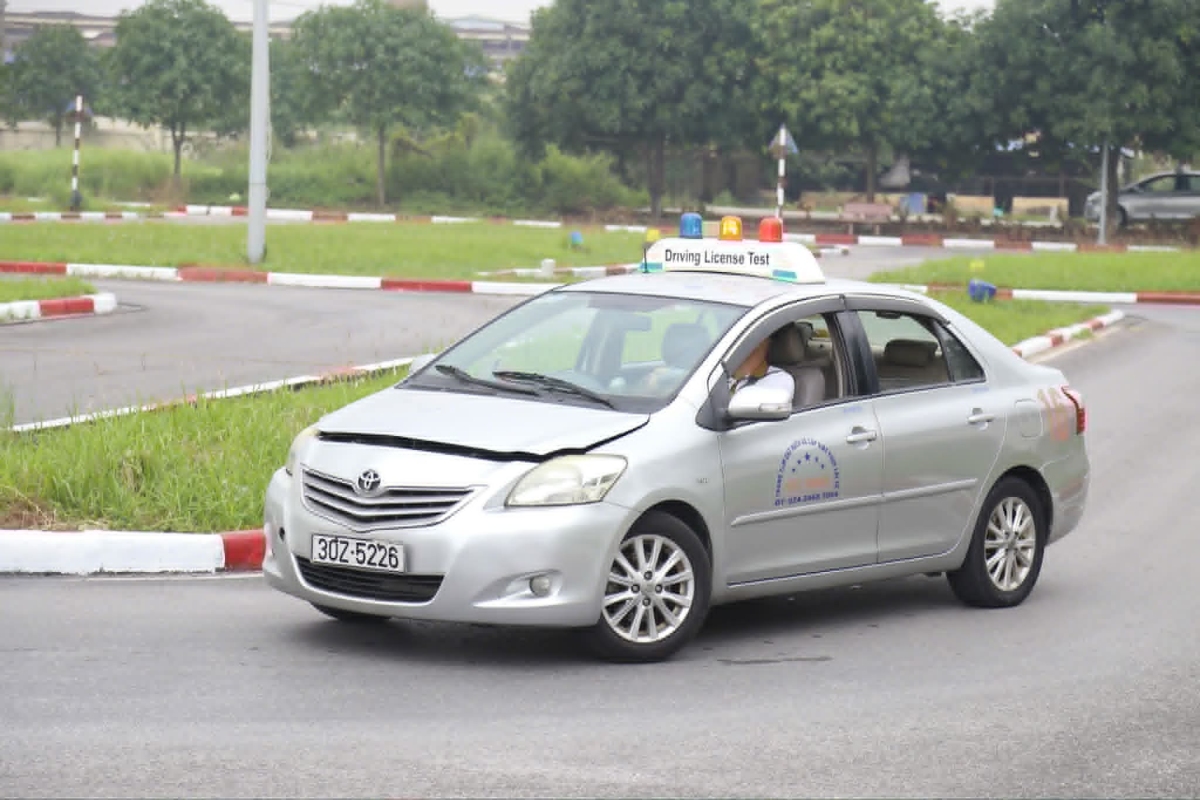 Siết sát hạch lái xe, tỷ lệ đỗ đường trường giảm sâu