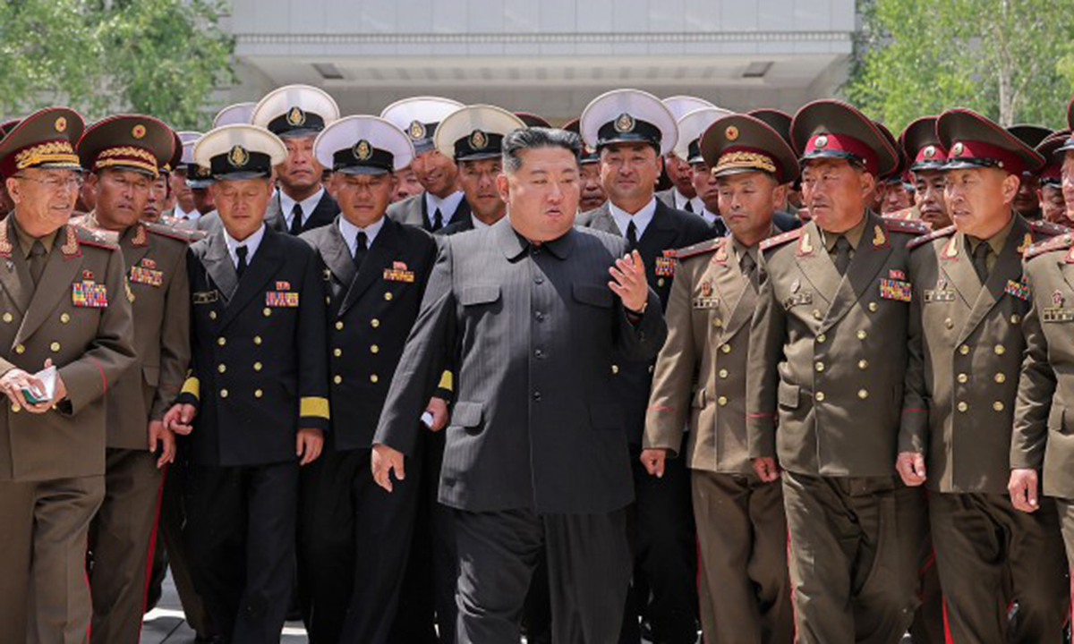Ông Kim Jong-un muốn biên giới trở thành 'pháo đài bất khả xâm phạm'