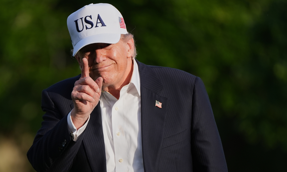 Mỹ lập quỹ bồi thường cho người ủng hộ ông Trump