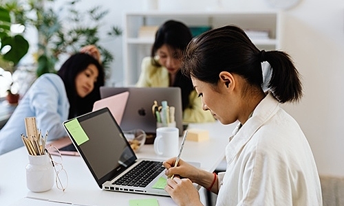 'Sếp tôi đánh giá cao những người ngồi ở văn phòng đến 22h'