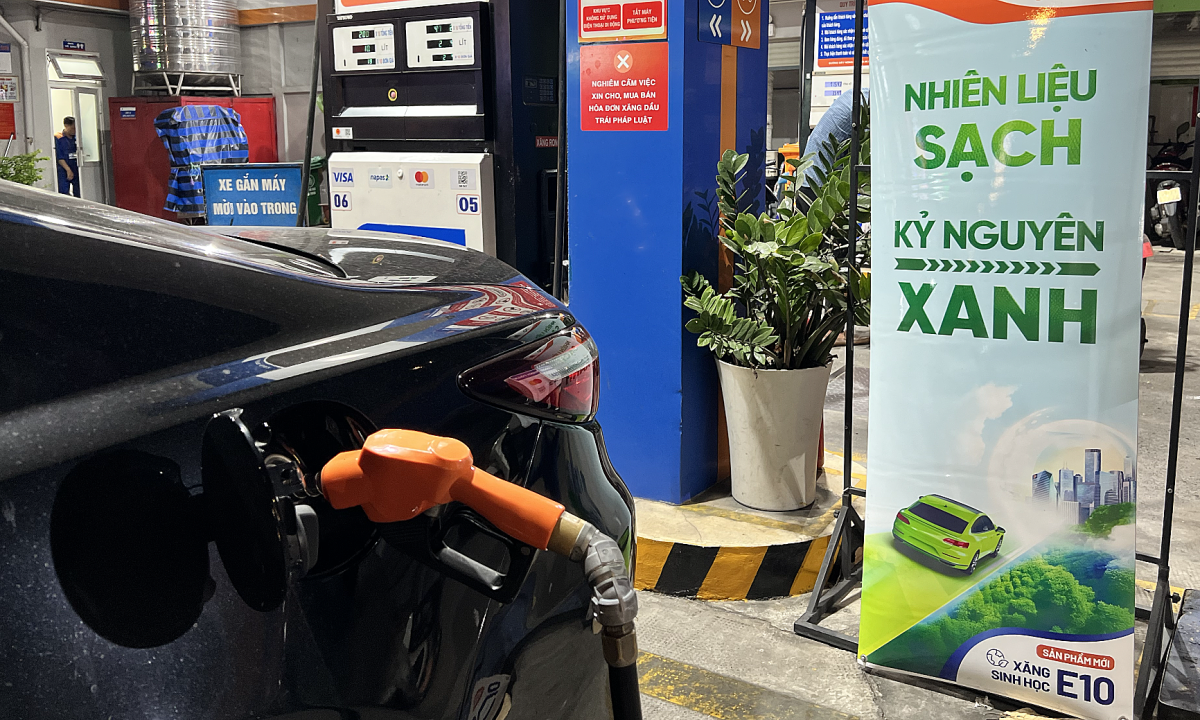 Xe còn xăng 95, có cần xả sạch bình trước khi chuyển sang E10?