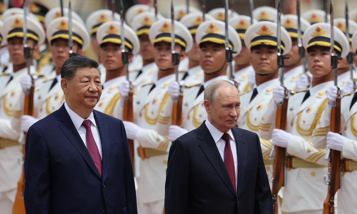 Trung Quốc bắn 21 loạt đại bác chào đón ông Putin