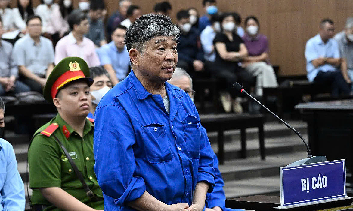 Cựu vụ phó Bộ Y tế: Nhà thầu bệnh viện 'tự mang' 88 tỷ đồng đến biếu