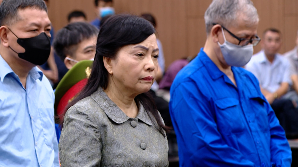 Hình ảnh cựu Bộ trưởng Nguyễn Thị Kim Tiến tại tòa