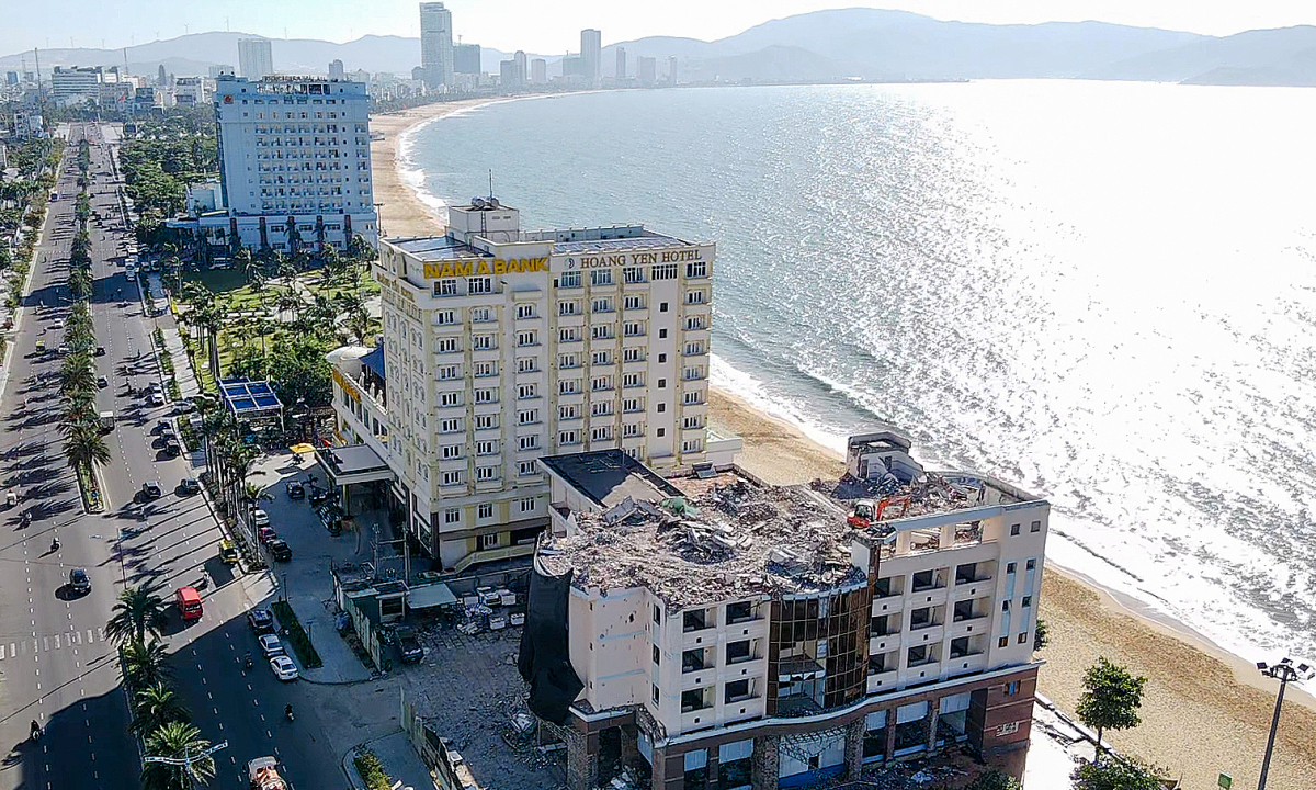 Tháo dỡ khách sạn chắn biển Quy Nhơn