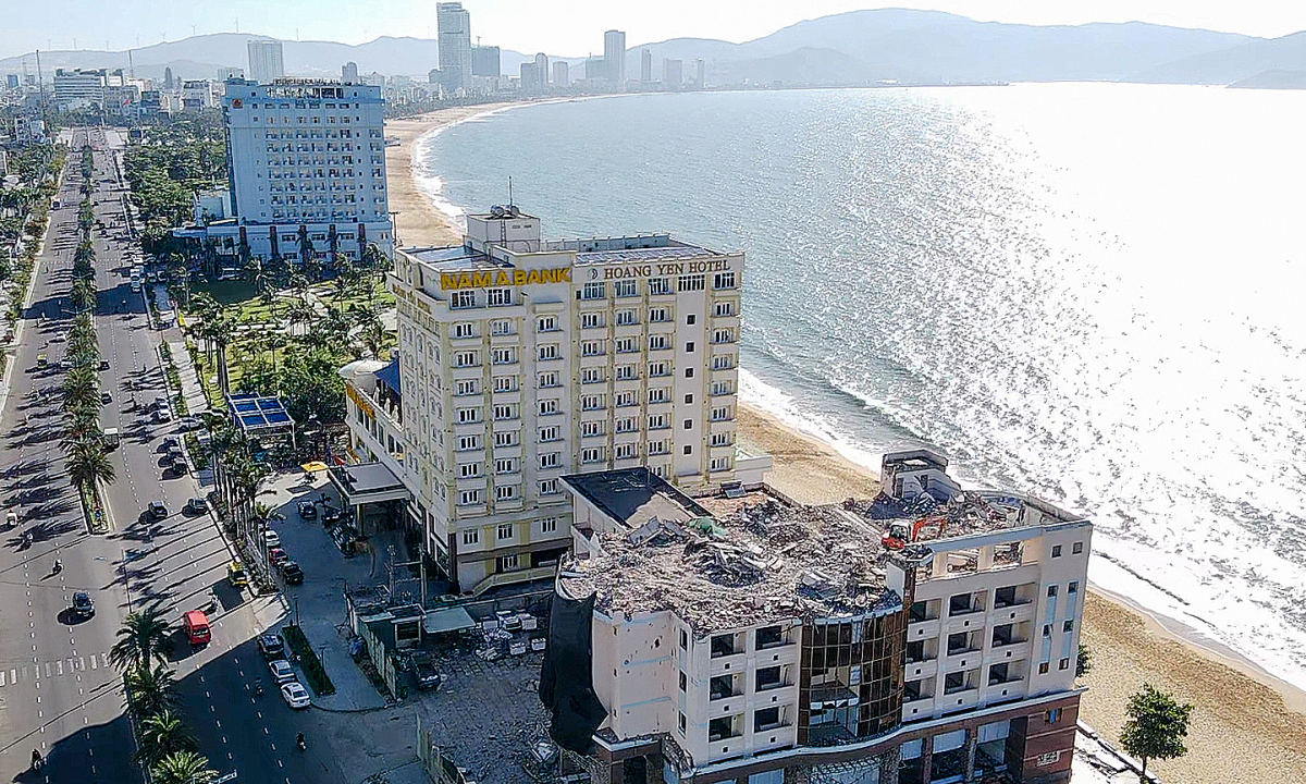 Tháo dỡ loạt khách sạn chắn biển Quy Nhơn