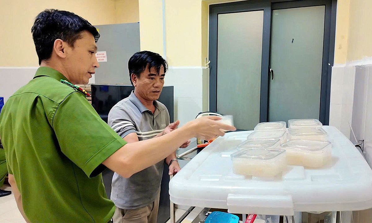 Bắt giám đốc công ty sản xuất 11.000 hũ yến kém chất lượng