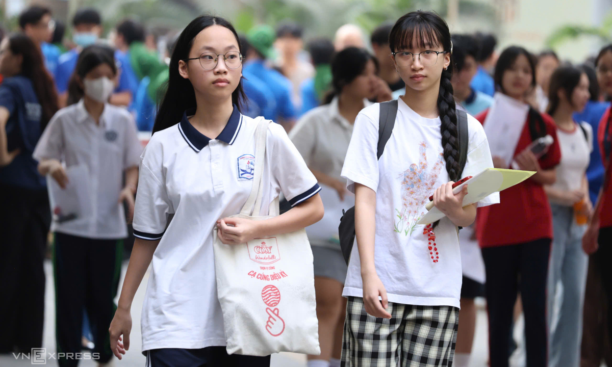 Đề thi vào lớp 10 trường chuyên Khoa học tự nhiên