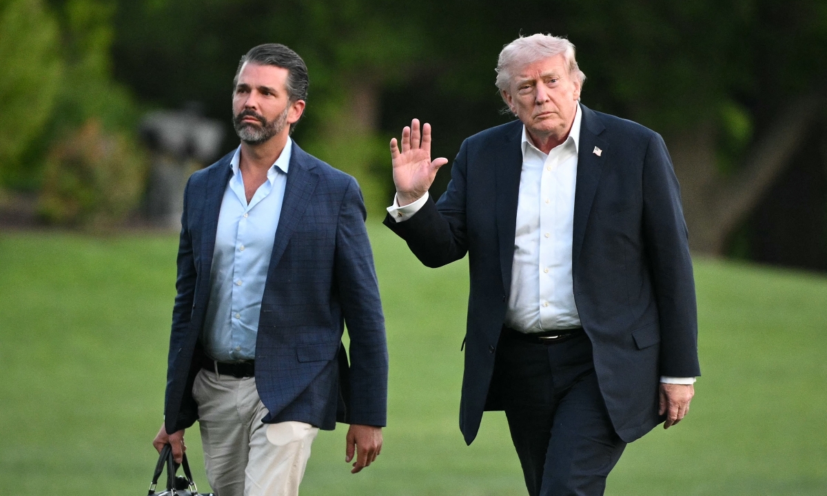 Ông Trump không dự đám cưới con trai cả vì 'vấn đề chính phủ'