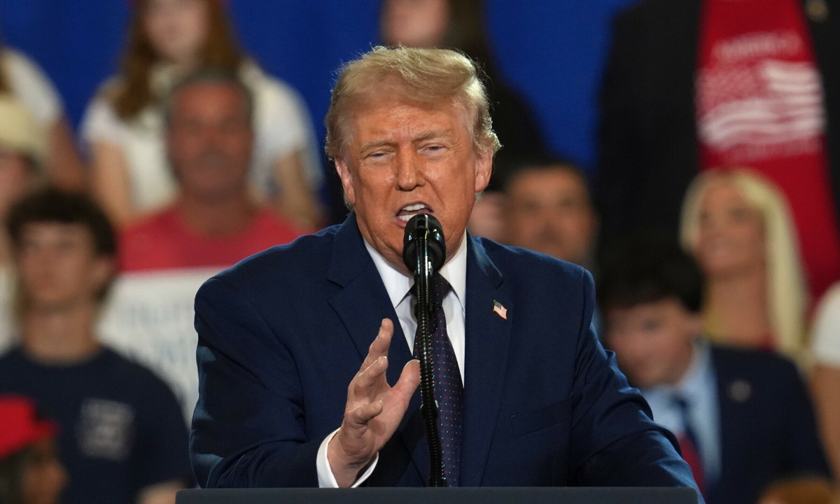 Hệ lụy tiềm ẩn từ lệnh miễn điều tra thuế cho ông Trump