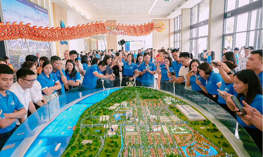 Eurowindow Holding khai trương văn phòng bán hàng dự án Eurowindow Light City