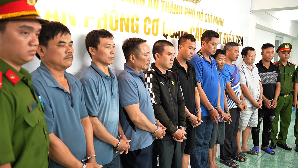 200 cảnh sát phá đường dây buôn xyanua sau vụ tự tử ở TP HCM