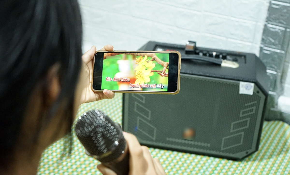 Loa kéo karaoke khiến cả xóm mất ngủ nhưng khó xử phạt