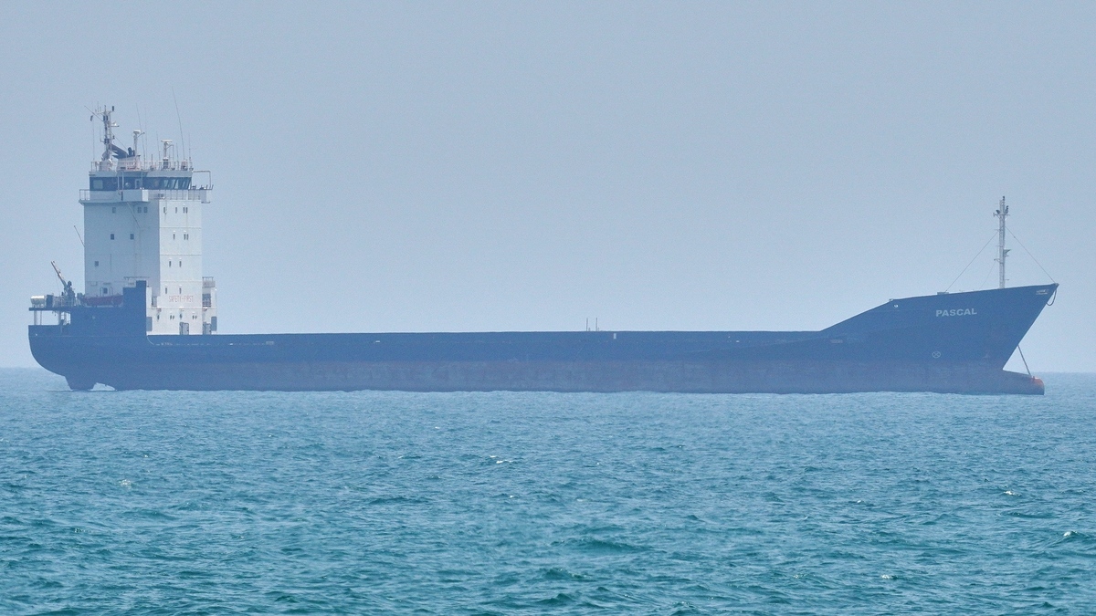 'Ác mộng hậu cần' khi eo biển Hormuz mở lại