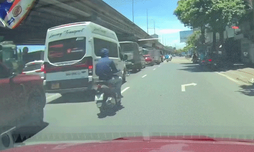 Xe máy 'từ dưới đất chui lên' gây họa cho người khác