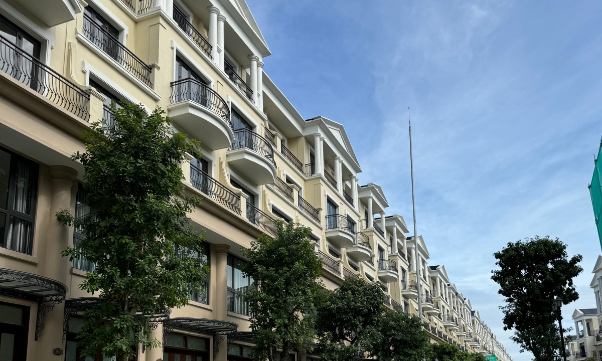 Có nên đổi chung cư gần trung tâm lấy nhà liền kề rộng gấp đôi nhưng ở xa?
