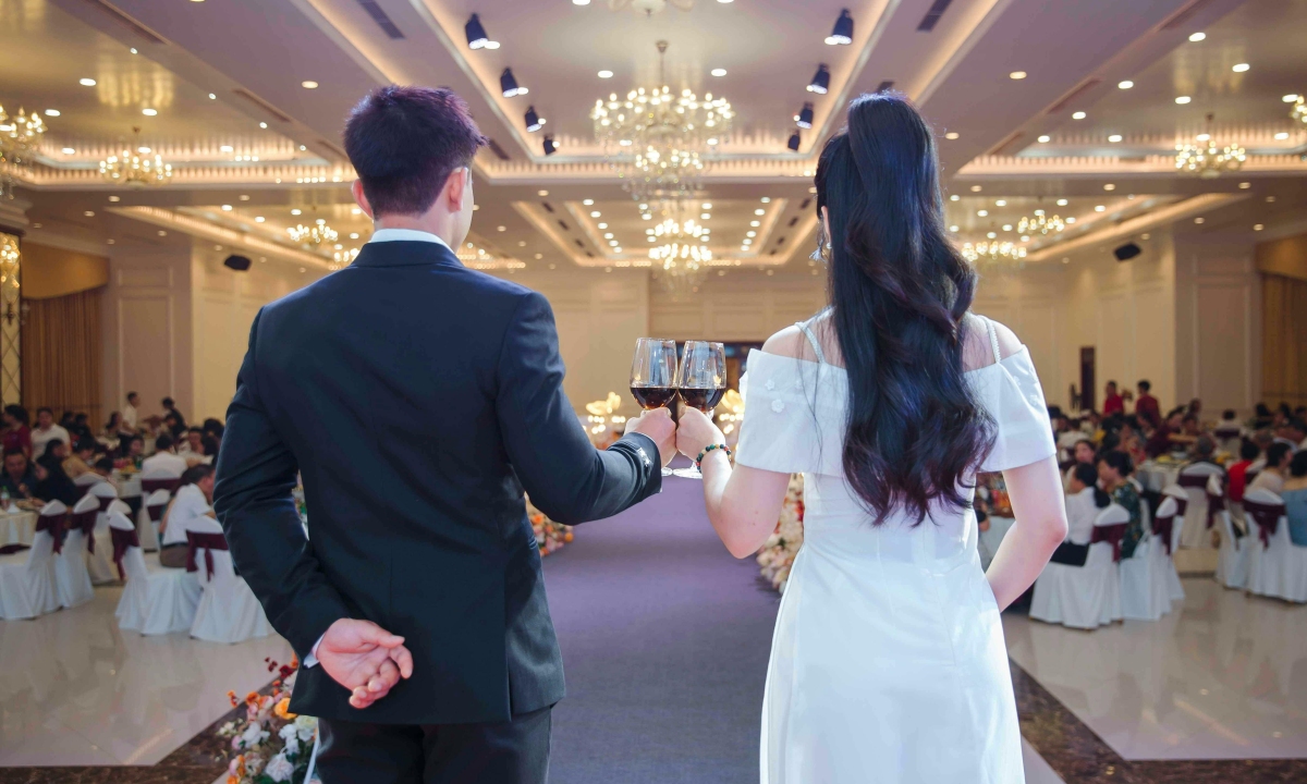 'Đòi hỏi đám cưới chỉ mời người thân thiết là thiếu thực tế'