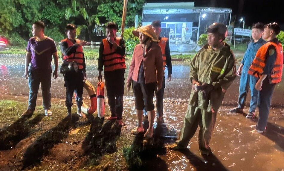 Đồng Nai khen thưởng 5 người cứu ba phụ nữ giữa dòng lũ
