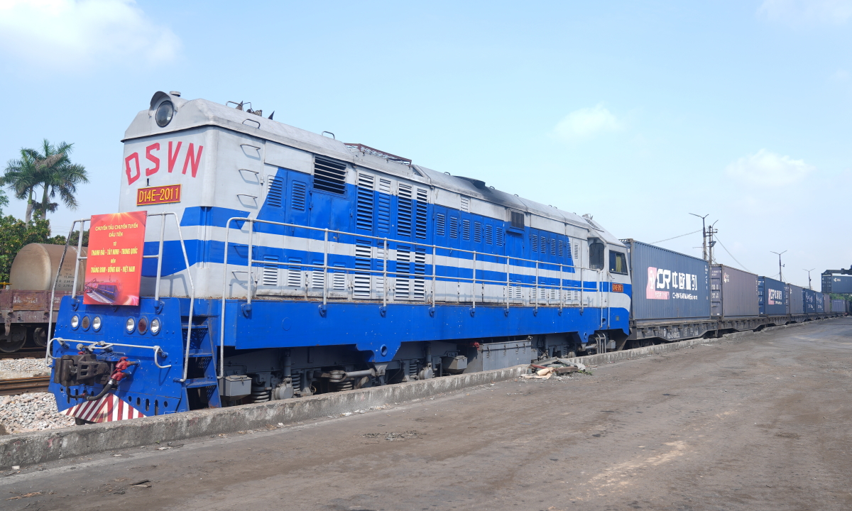 Khai thác tàu hàng container xuyên biên giới Việt - Trung