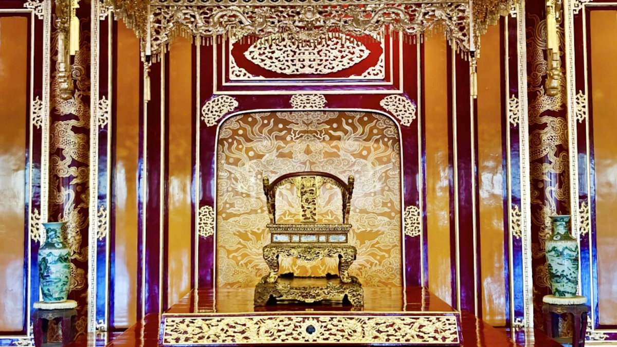 Ngai vàng triều Nguyễn được đặt lại điện Thái Hòa sau phục chế