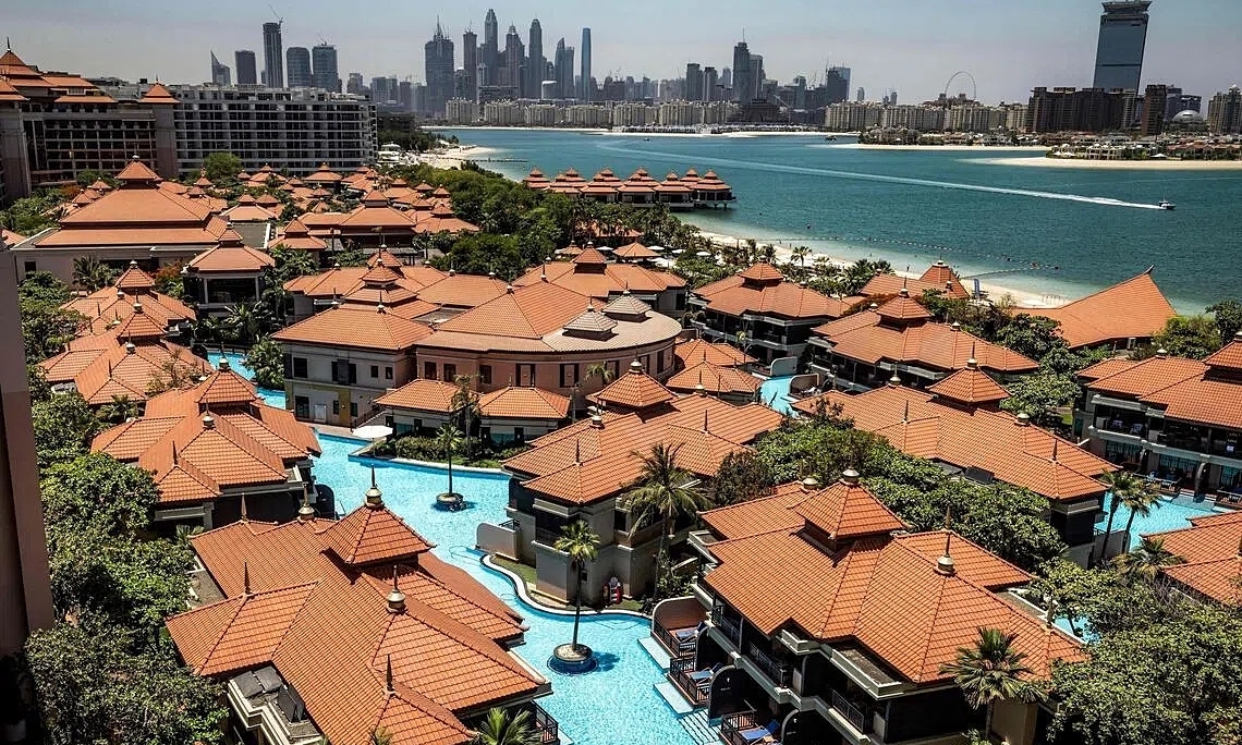 Khách sạn hạng sang ở Dubai sống dựa vào khách nội địa giữa chiến sự