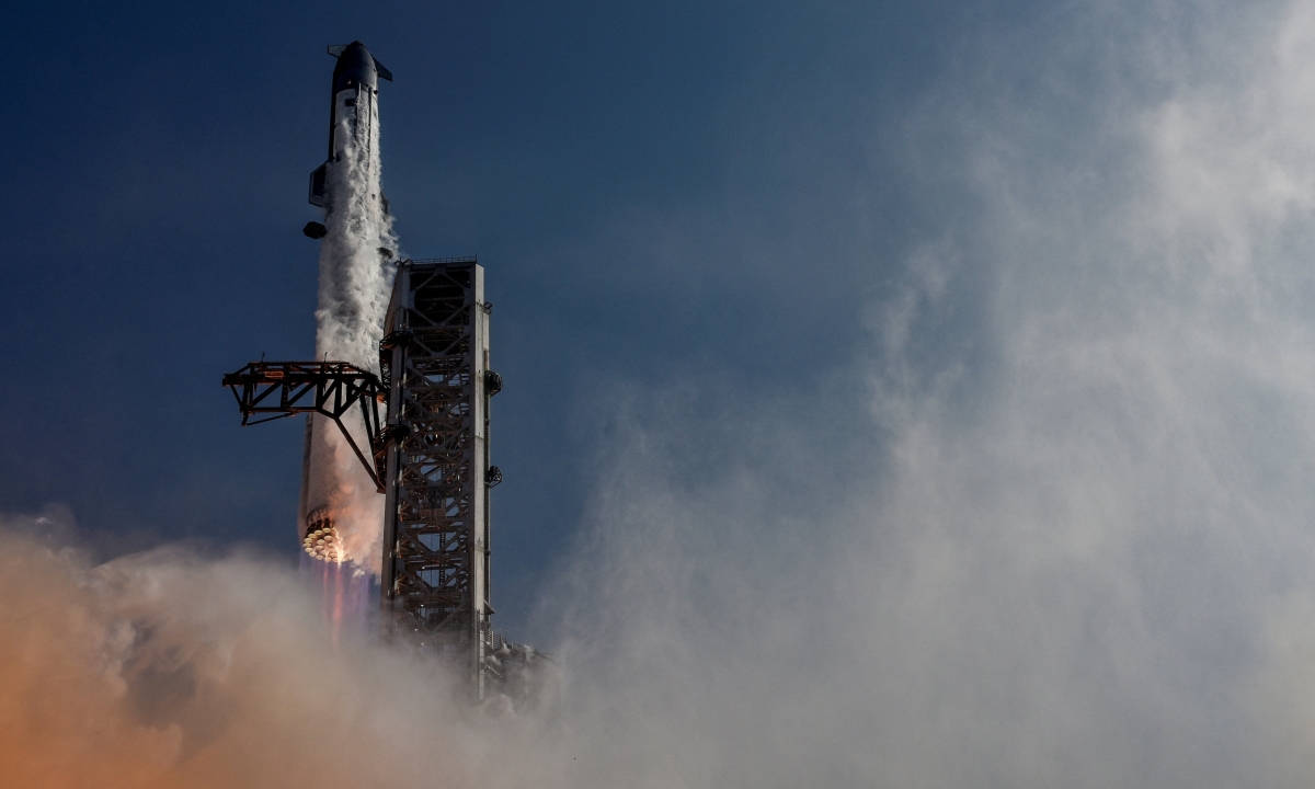 Cách SpaceX 'bám rễ' vào cỗ máy quân sự Mỹ