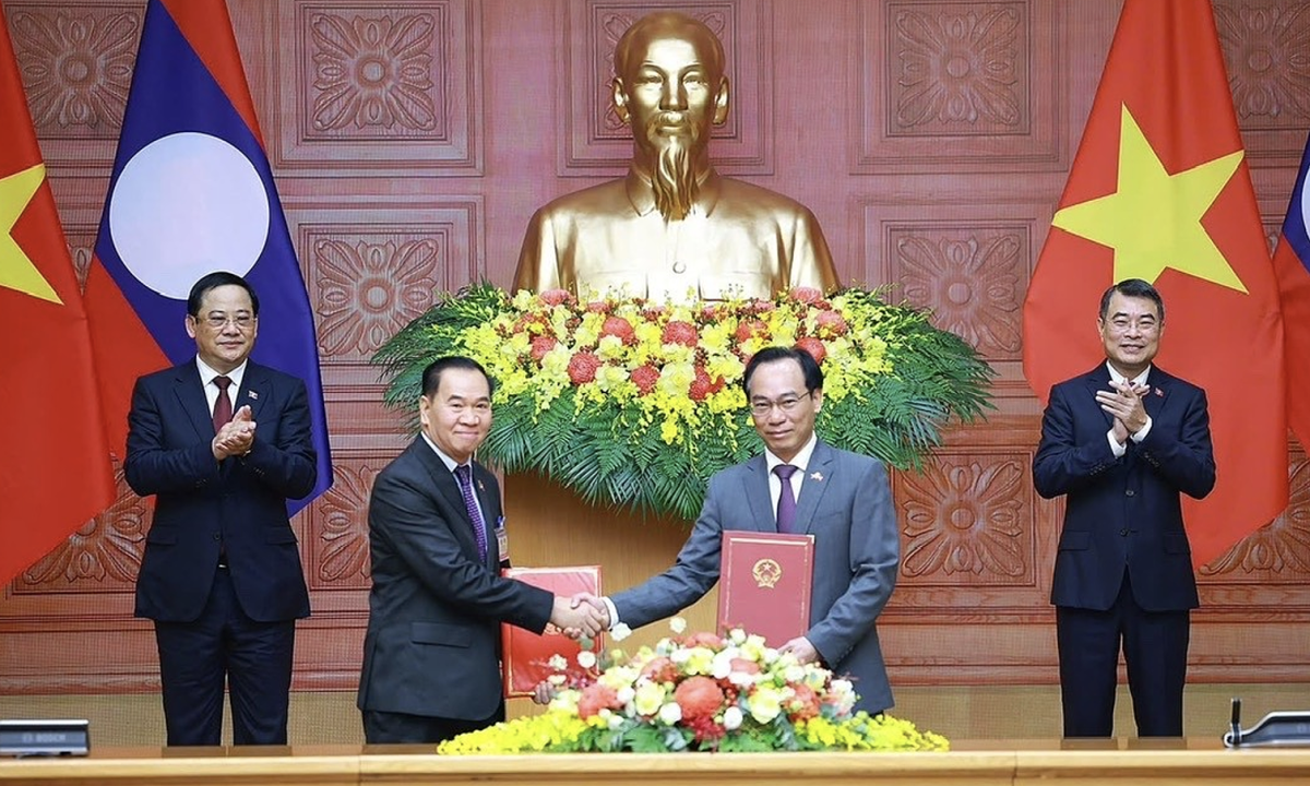 Tăng cường hợp tác dạy tiếng Lào tại Việt Nam