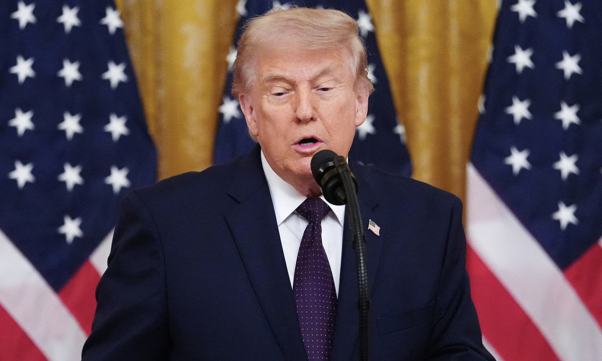 Thẩm phán chặn ông Trump áp phí 100.000 USD với thị thực H-1B
