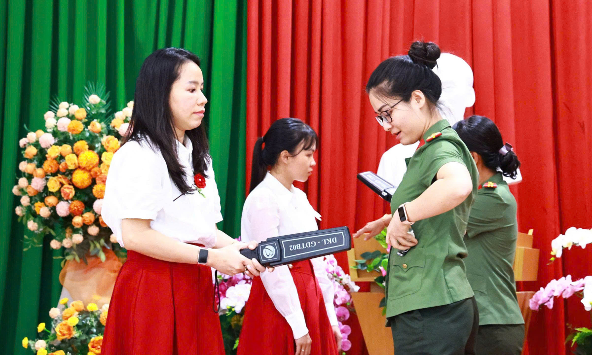 Loạt tỉnh, thành dùng máy quét an ninh tại kỳ thi tốt nghiệp THPT