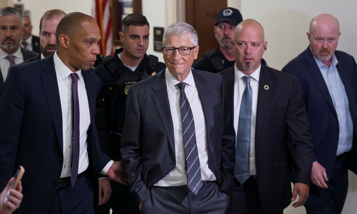 Bill Gates nói từng bị Epstein gây sức ép về chuyện ngoại tình