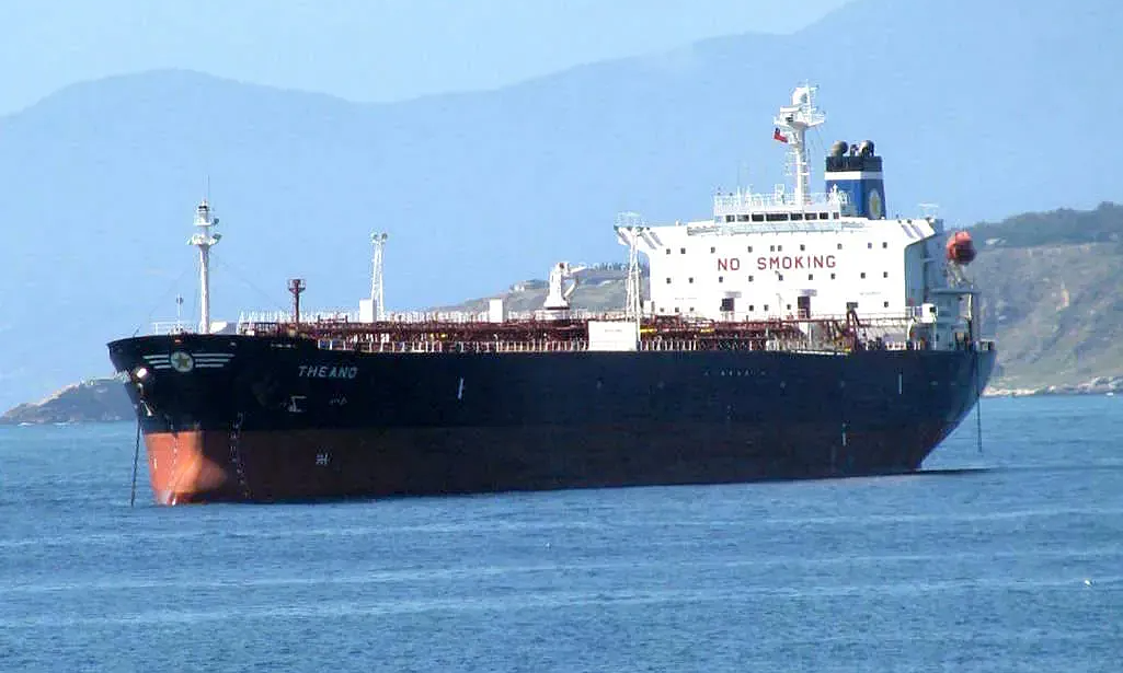 Mỹ tấn công tàu dầu gần eo Hormuz, ba thủy thủ mất tích