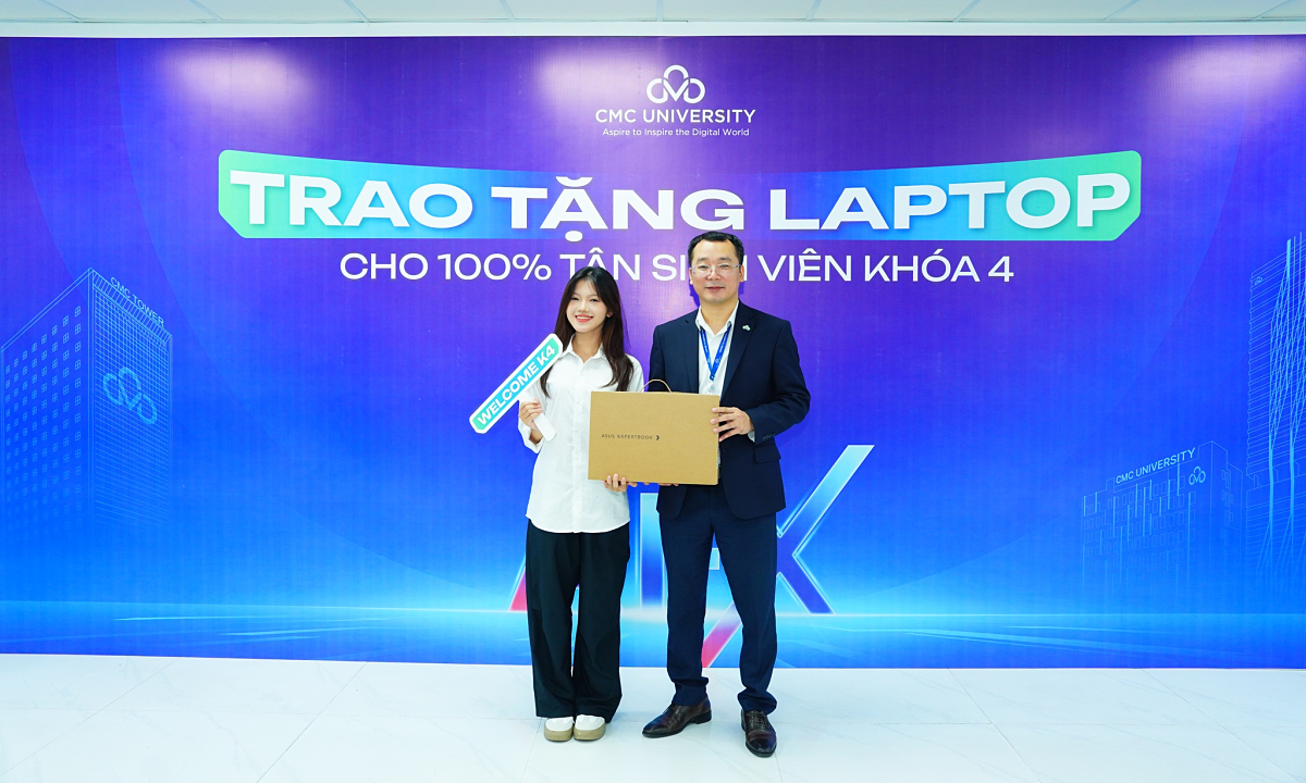 Trường Đại học CMC tặng học bổng và máy tính bảng cho tân sinh viên