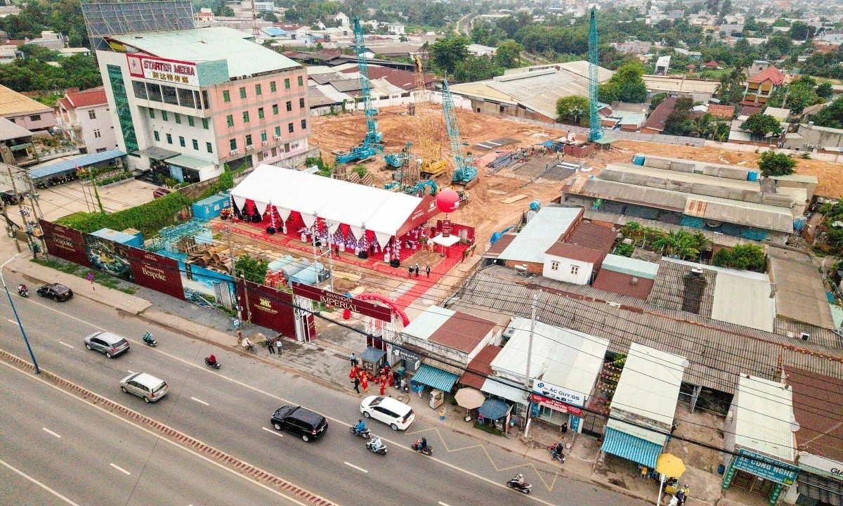 Khải Hoàn Imperial vào giai đoạn thi công