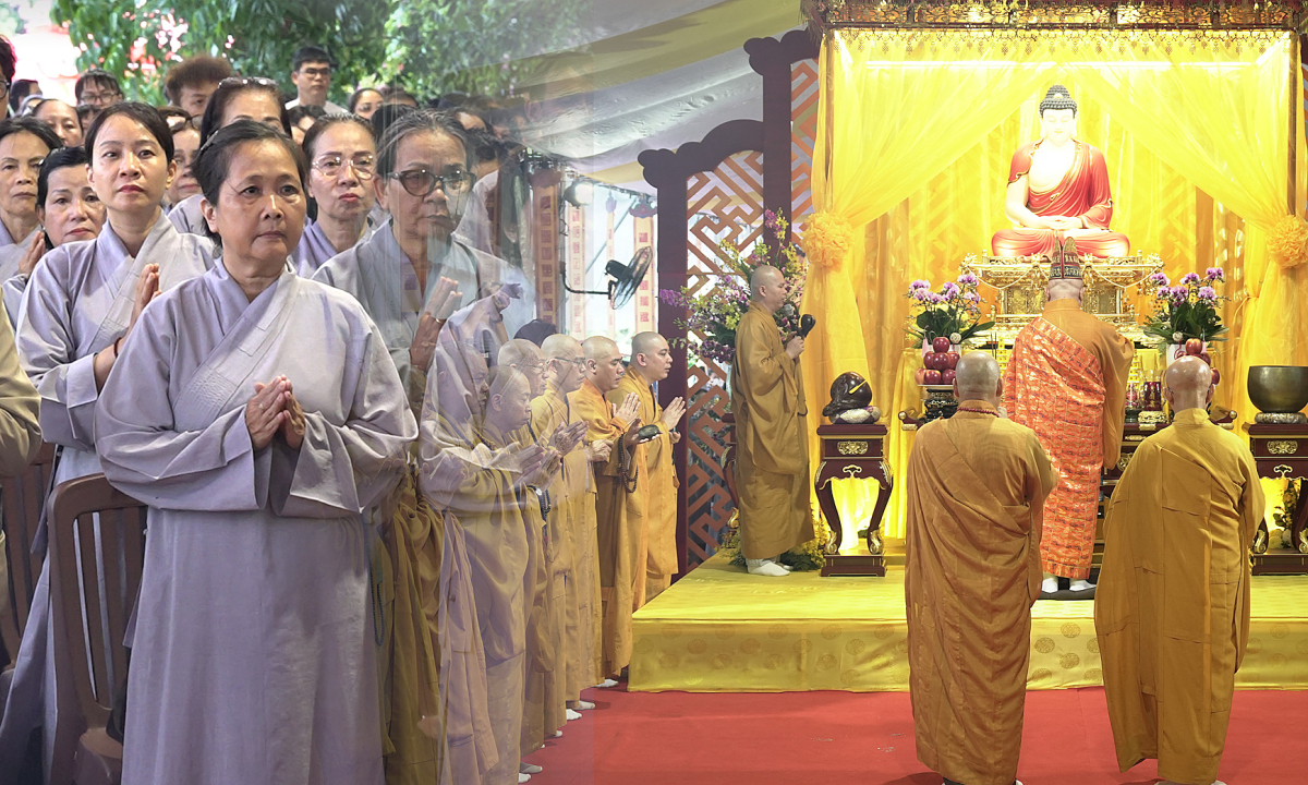 Hàng nghìn người dự lễ cầu siêu liệt sĩ ở công viên Lê Thị Riêng