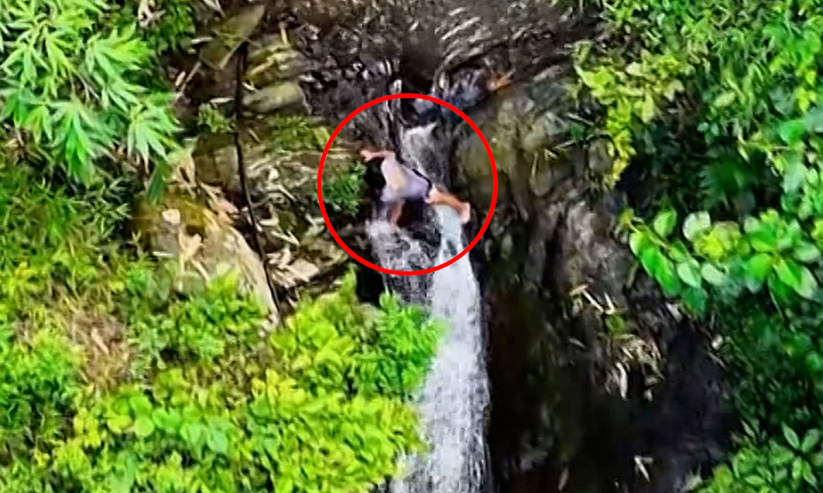 Dùng flycam truy tìm nghi phạm giết người trốn trong rừng