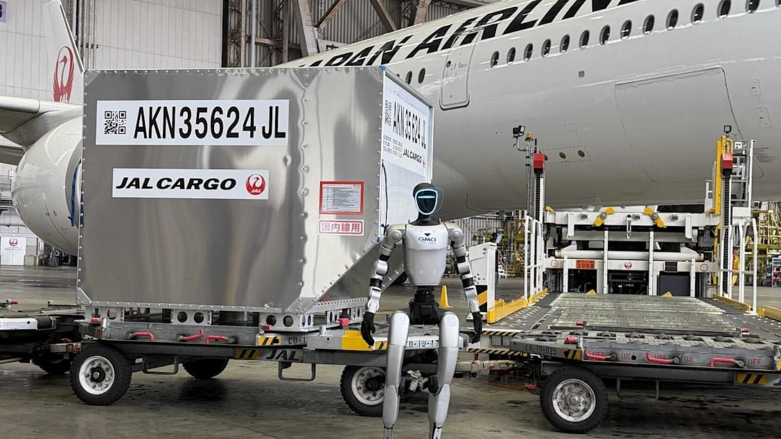 Robot hình người đang làm được gì ngoài đời thực?