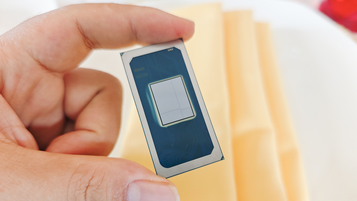 Intel bắt đầu sản xuất thử chip 18A-P tiên tiến nhất