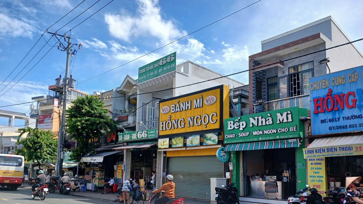 22 người nghi ngộ độc sau khi ăn bánh mì