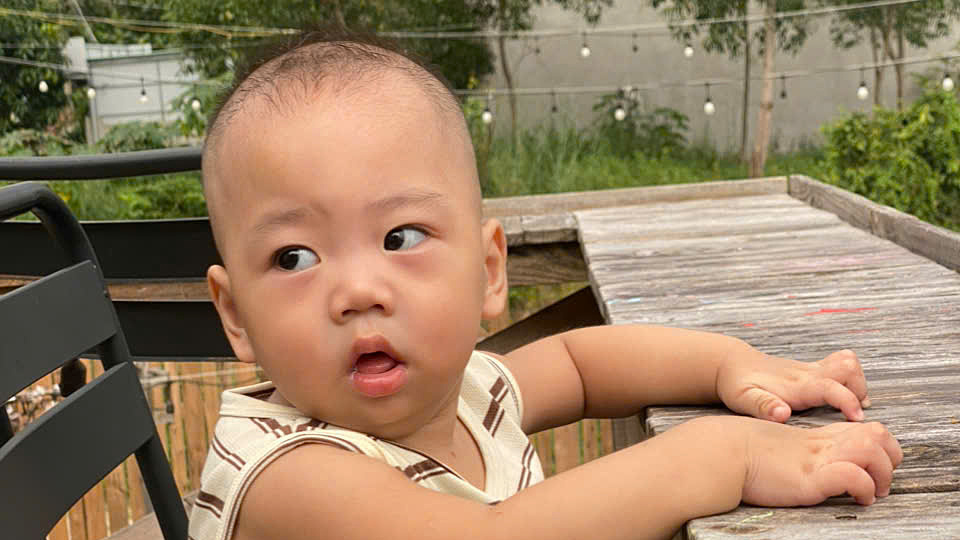 Hành trình giành giật sự sống của bé trai mắc bệnh hiếm